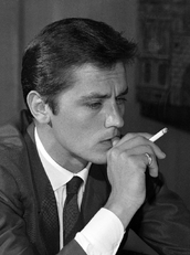 Alain Delon, elegancepedia, young/jeune/jung holding cigarette