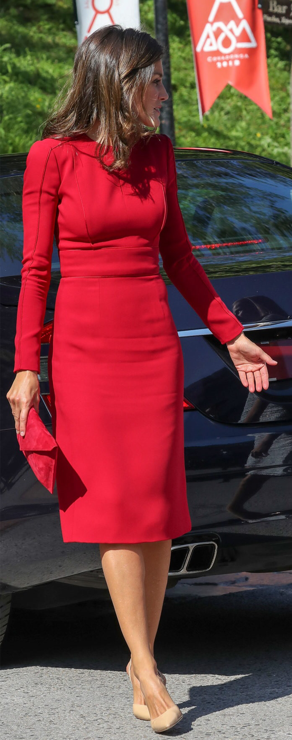 Queen Letizia red panelled dress with keyhole neckline custom made by Carolina Herrera