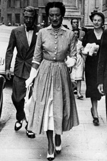 Wallis Simpson, Duchess of Windsor style: Wallis in a buttoned open dress coat with matching full skirt in Florence Italy cerca 1930