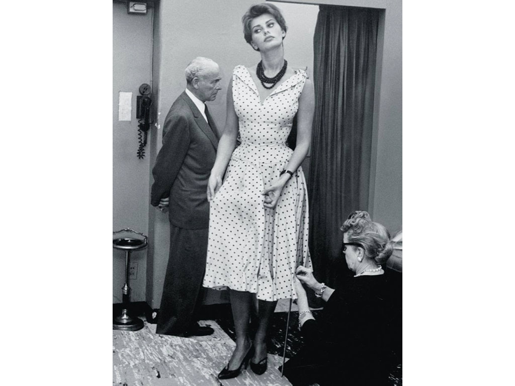 Elegant style icon wardrobe essentials: The Polka dot, Sophia Lauren in silk polka dot dress