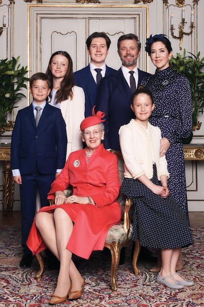 Queen Margrethe on Prince Christian’s confirmation (centre back) with his family: His father Princes Frederik, his mother Princess Mary and his siblings: Princess Isabella, Prince Vincent and Princess Josephine., 15 May 2021, Getty Images 