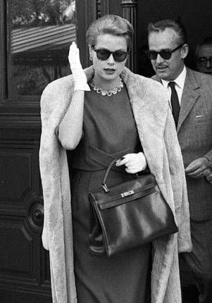 Grace Kelly carrying Hermès Kelly bag