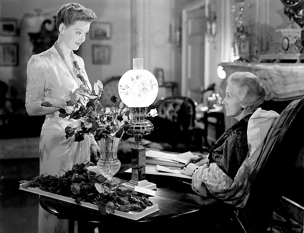 Bette Davis in the film Now, Voyager(1942)