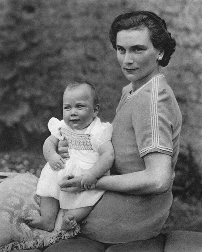 Princess Alice, Duchess of Gloucester with her first son William of Gloucester, 1942