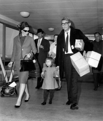 The eccentric elegance of this Irish man Peter O'toole: Peter O'Toole with his wife Sian, and daughter Kate, 4, at Heathrow Airport, 1964