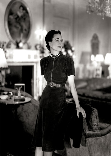 Wallis Simpson, Duchess of Windsor style: Wallis in black short sleeve dress with mandarin collar