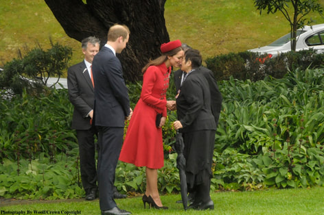 Maori elder Hiria Hape greets Kate Middleton with l ‘hongi', the pressing of noses