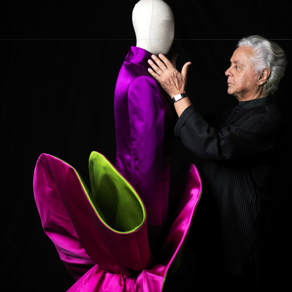 Roberto Capucci with his sculpture dress