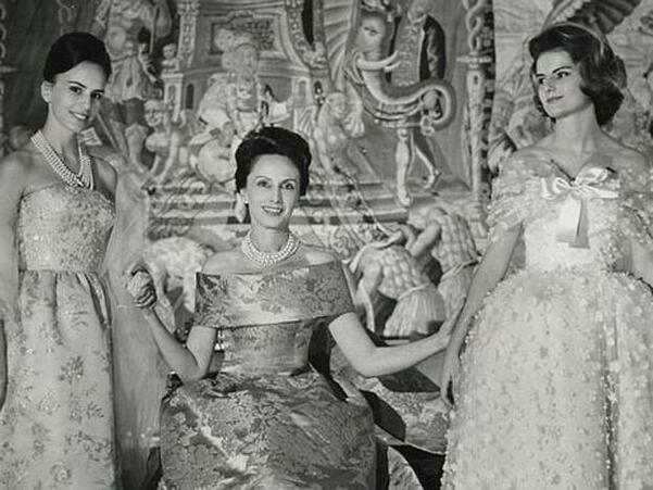 María Sonsoles de Icaza y de León, marquesa de Llanzol (Ávila, 13 August 1914-Madrid, 21 January 1996) with her two daughters, wearing a gown designed by Cristobal Balenciaga