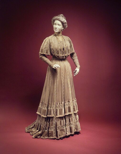 Afternoon dress by Jacques Doucet, ca 1903