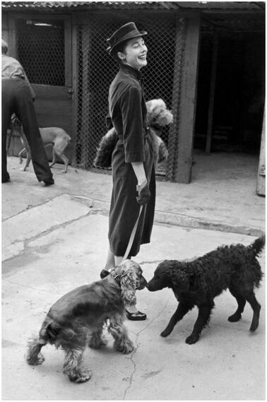« la Française la plus photographiée de France » Bettina Graziani photo par Henri Cartier-Bresson, 1959.