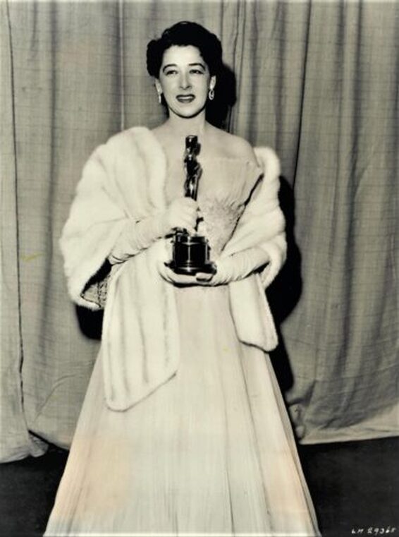 Helen Rose winning Oscar for her costume design in The Bad and the Beautiful, 1952