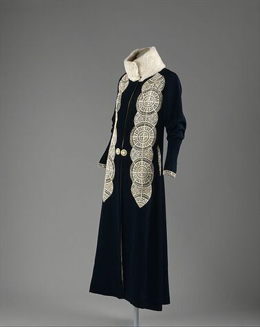 Manteau en laine, soie, cuir et fourrure (vers 1919), Paul Poiret, New York, Metropolitan Museum of Art.