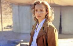 Kristin Scott Thomas as Katharine Clifton in The English Patient(film, 15 November 1996) starring Ralph Fiennes and Kristin Scott Thomas