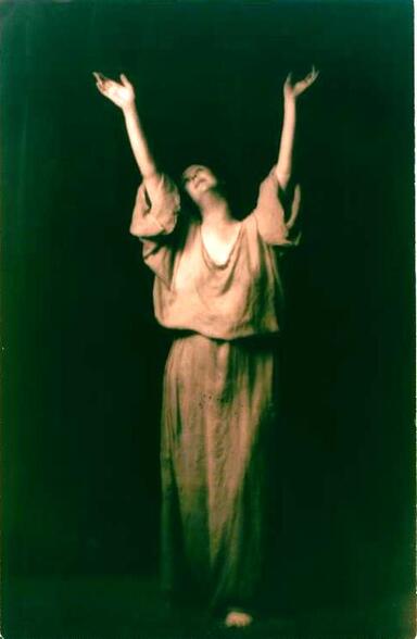 Issadora Duncan performing barefoot during her 1915-1918 American tour, Photo by Arnold Genthe