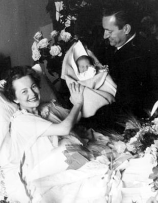Olivia de Havilland with her husband Pierre Galante and daughter Gisèle Galante, 1956