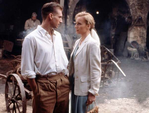  Ralph Fiennes in film The English Patient(1996) with Kristin Scott-Thomas.