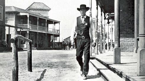 Gary Cooper in film High Noon(1952)