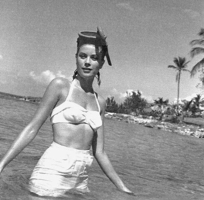 Elegant style icon wardrobe essentials: Grace Kelly in shorts, Jamaica, 1955