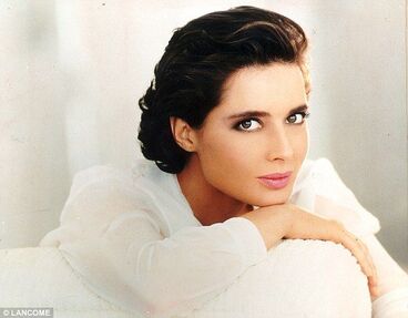 Elegant style icon wardrobe essentials: Isabella Rosellini in white shirt