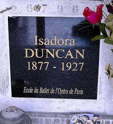 Isadora Duncan's tomb at Père Lachaise Cemetery, Paris
