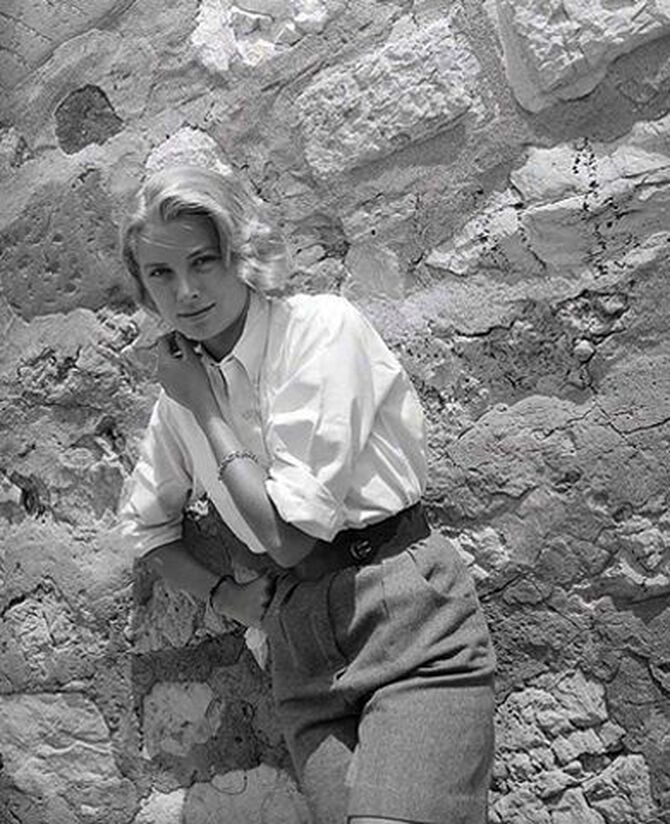 Elegant style icon wardrobe essentials: Grace Kelly in a pair of shorts