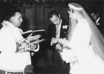 Marella Caracciolo sposò Gianni Agnelli nel castello di Osthoffen, a Strasburgo, in Francia, 1953
