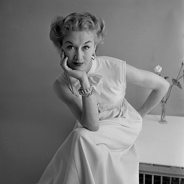 Lisa Fonssagrives, photo by Irving Penn, 1951
