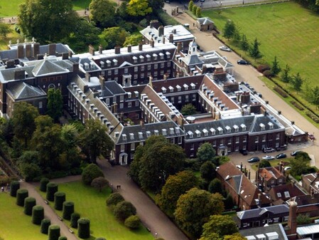 Where does Kate Middleton live with Prince Williams: She lives in apartment 1A in Kensington Palace, London