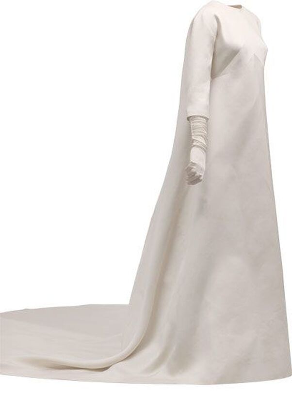 Cristobal Balenciaga long sleeve wedding dress in ivory silk gazar, 1968. Donated by doña Maite Kutz
