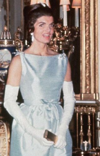 Jackie Kennedy wearing blue silk shantung evening dress for dinner hosted by Queen Elizabeth II on her state visit to England, Buckingham Palace London, 5 June 1961