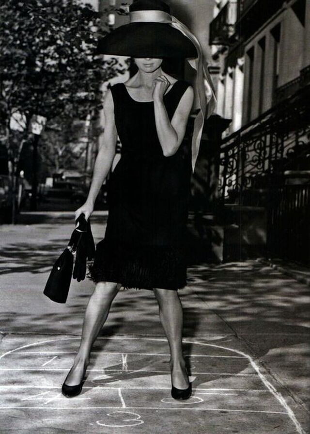 Audrey Hepburn movie costume in film Breakfast at Tiffany's(1961), the complete wardrobe of Holly Golightly:Black sleeveless knee length dress with tie belt and hem fringes