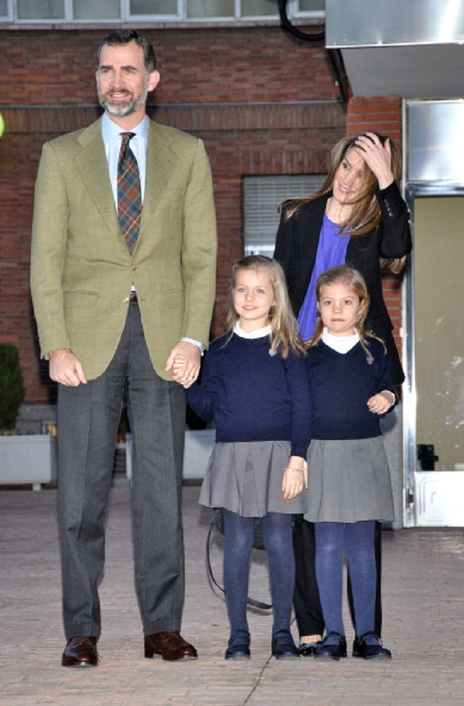 Queen Letizia of Spain and her husband King Felipe VI  with her daughters Leona(front left) and Sofia