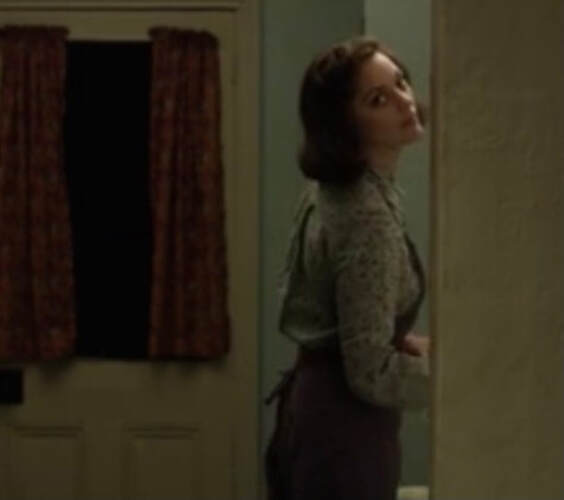 Marion Cotillard’s dark green floral blouse and brown pencil skirt in film Allied(2016)
