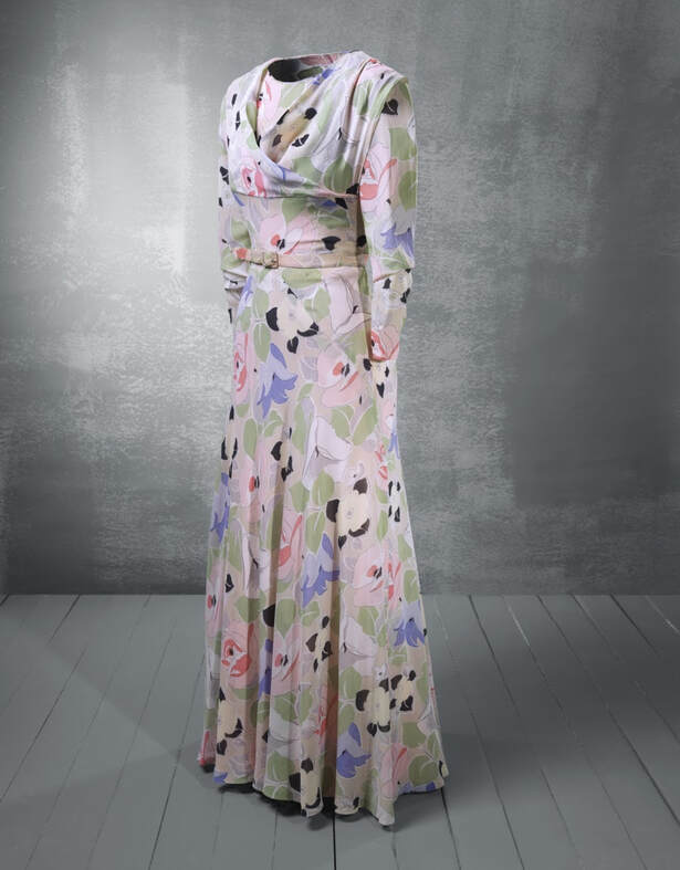 Evening dress designed by Edward Molyneux